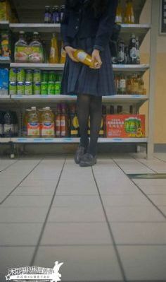 扰乱吧打烊后仅剩二人的沙龙